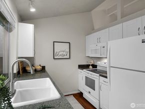 8901 Emerson Place, Everett WA 98208