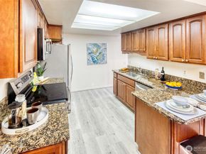 15208 NE 8th Street C4, Bellevue WA 98007