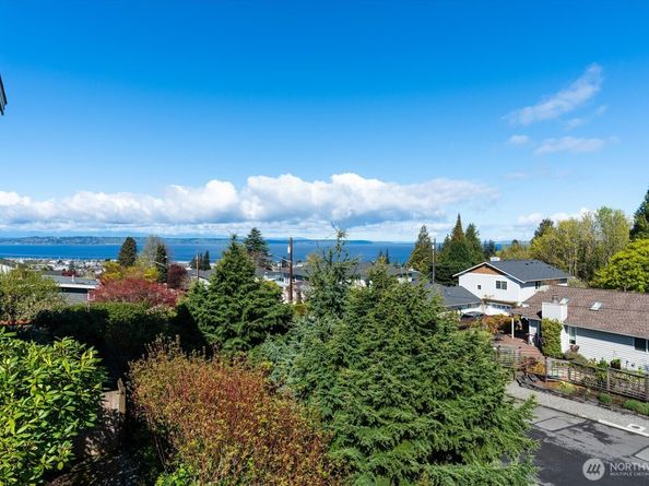 944 Maple Street, Edmonds WA 98020