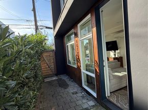 1017 NE 55th Street, Seattle WA 98105