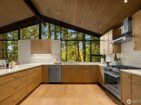 7236 NE 121st Place, Kirkland WA 98034