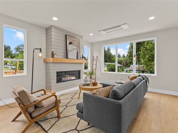 11709 Roosevelt Way NE, Seattle WA 98125