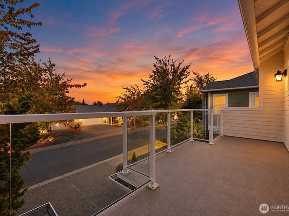 22526 SE 45th Place 2655, Issaquah WA 98029