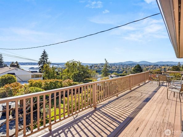 2139 E 17th Street, Bremerton WA 98310