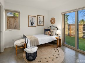 928 34th Avenue, Seattle WA 98122
