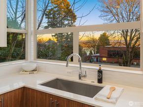 928 34th Avenue, Seattle WA 98122