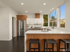928 34th Avenue, Seattle WA 98122