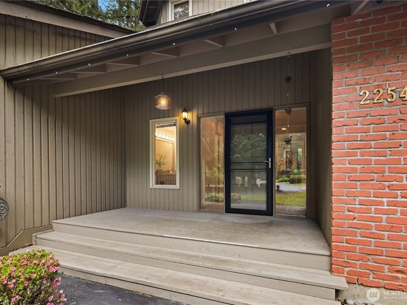 22542 NE 46th Street, Redmond WA 98053
