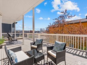 920 4th Avenue N, Seattle WA 98109