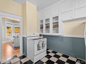 920 4th Avenue N, Seattle WA 98109