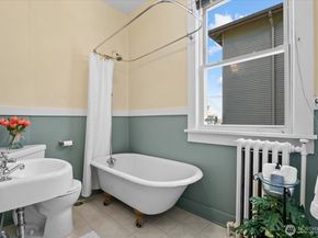 920 4th Avenue N, Seattle WA 98109