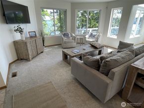 17455 Paige Lane SW, Vashon WA 98070