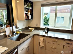 712 E Denny Wy Unit #502, Seattle WA 98122