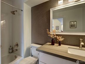 712 E Denny Wy Unit #502, Seattle WA 98122