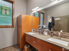 2646 109 Place NE, Bellevue WA 98004