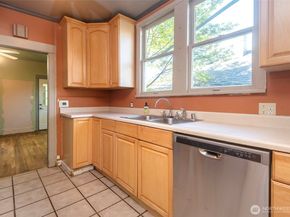 2214 N 60th Street, Seattle WA 98103