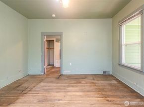 2214 N 60th Street, Seattle WA 98103