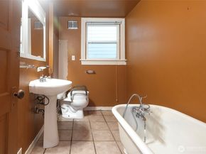 2214 N 60th Street, Seattle WA 98103
