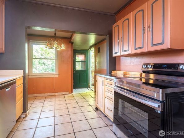 2214 N 60th Street, Seattle WA 98103