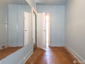 2214 N 60th Street, Seattle WA 98103