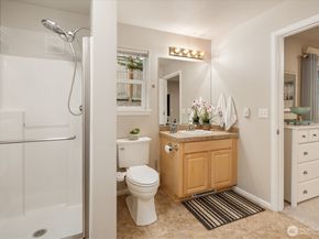 11304 124th Avenue NE 101, Kirkland WA 98033