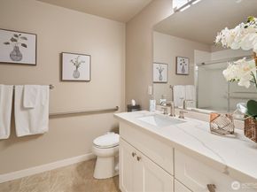 11304 124th Avenue NE 101, Kirkland WA 98033
