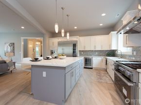 1808 104th Avenue SE, Bellevue WA 98004