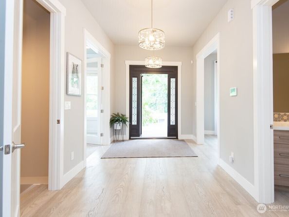1808 104th Avenue SE, Bellevue WA 98004