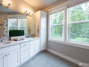 1808 104th Avenue SE, Bellevue WA 98004