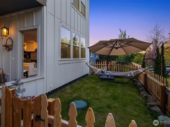 5037 25th Avenue SW, Seattle WA 98106