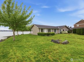1302 E Lakeshore Drive, Lake Stevens WA 98258