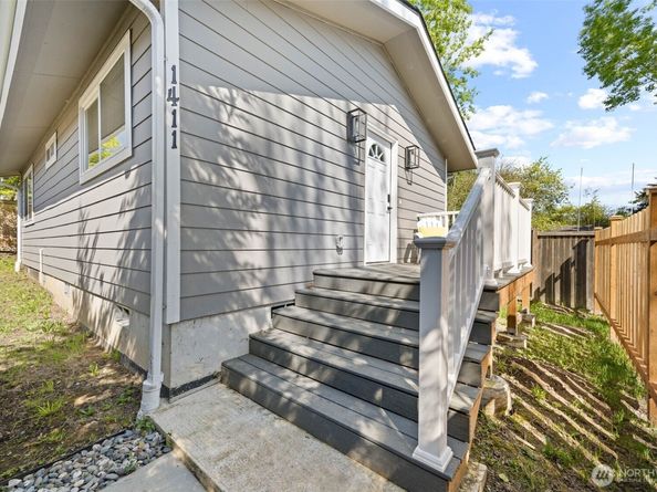 1411 26th Avenue, Seattle WA 98122
