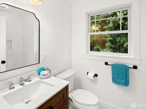 2500 Lorentz Place N, Seattle WA 98109