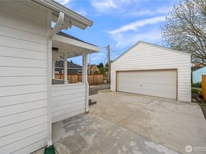 305 Meadow Avenue N, Renton WA 98057