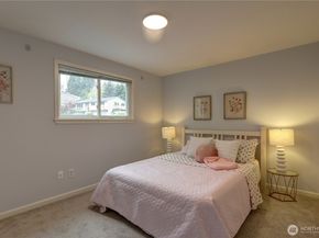 13528 95th Avenue NE, Kirkland WA 98034