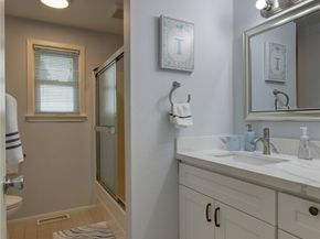 13528 95th Avenue NE, Kirkland WA 98034