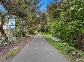 11210 Lakeside Avenue NE, Seattle WA 98125