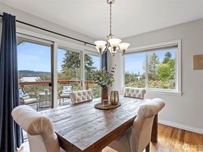 11210 Lakeside Avenue NE, Seattle WA 98125