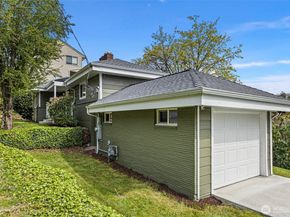 11210 Lakeside Avenue NE, Seattle WA 98125