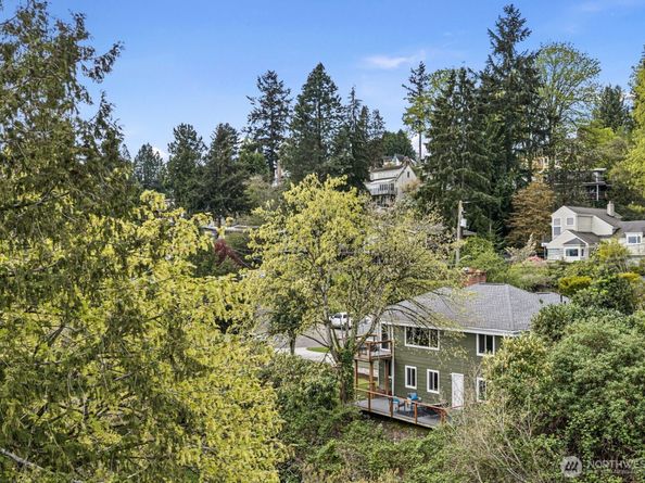 11210 Lakeside Avenue NE, Seattle WA 98125