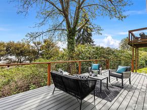 11210 Lakeside Avenue NE, Seattle WA 98125