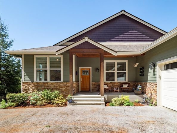 17722 E Lake Desire Drive SE, Renton WA 98058