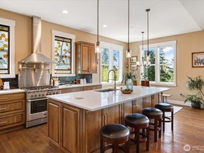 17722 E Lake Desire Drive SE, Renton WA 98058