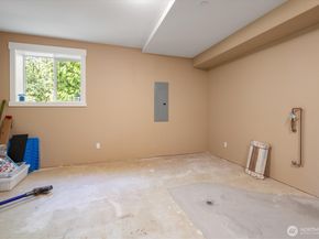 17722 E Lake Desire Drive SE, Renton WA 98058