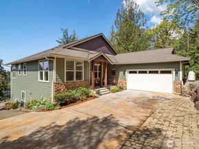 17722 E Lake Desire Drive SE, Renton WA 98058