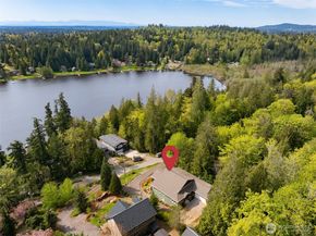 17722 E Lake Desire Drive SE, Renton WA 98058