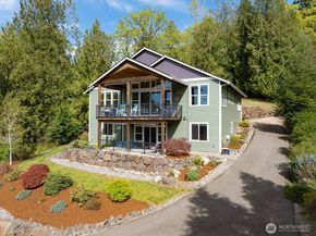 17722 E Lake Desire Drive SE, Renton WA 98058