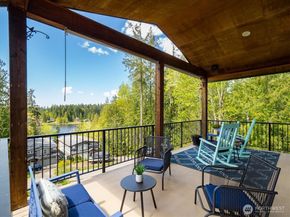 17722 E Lake Desire Drive SE, Renton WA 98058