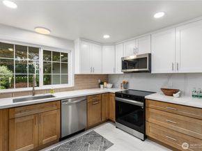 15212 Cascadian Way, Lynnwood WA 98087