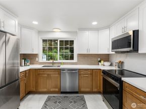 15212 Cascadian Way, Lynnwood WA 98087